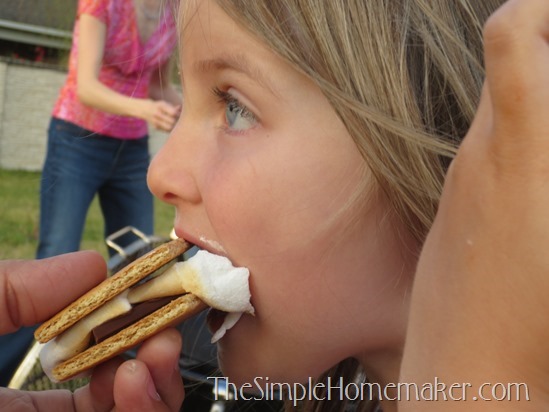 Simple {Nearly} Messless S'mores -- Only two ingredients and a mind-blowing technique!